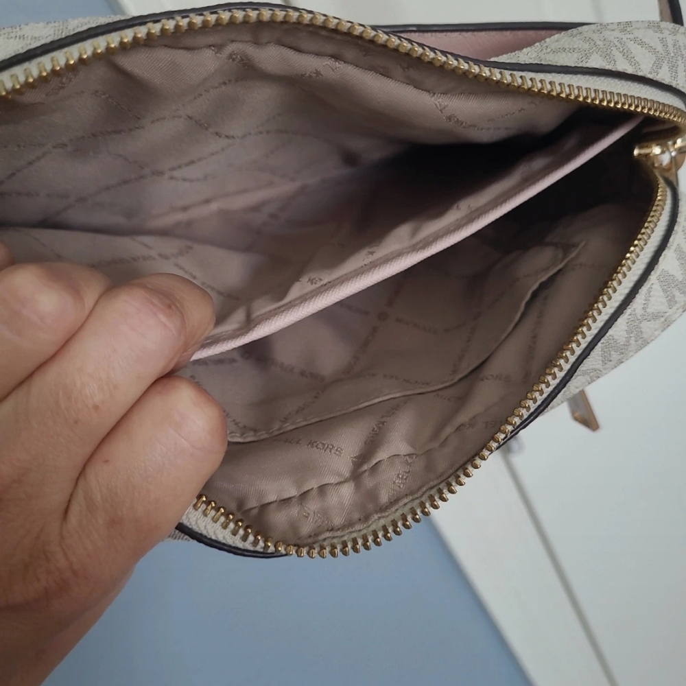 Michael Kors Pink and Cream Crossbody Bag - Picture 14 of 16
